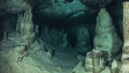 Hatay’da gizemli keşif: Kel Dağı’nın içinde su altı mağarası