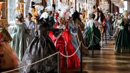 Tarih ve moda meraklıları Versay Sarayı’nda buluştu