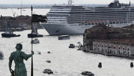 Venedik: Bizi kara listeye alın