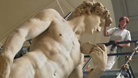 ABD’deki Davut heykeline yönelik ‘pornografik’ tartışmalarına İtalya’dan tepki