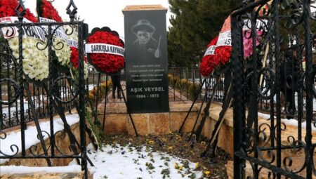 Aşık Veysel vefatının 50. yılında Sivas’ta mezarı başında anıldı