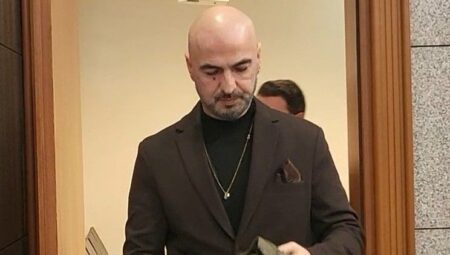 Şarkıcı Soner Sarıkabadayı “melodi aşırdığı” iddiasıyla yargılanıyor: Alnımın akıyla bu davadan çıkacağım