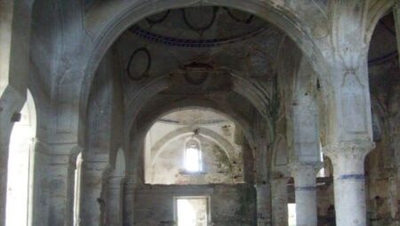Aydın’daki 200 yıllık tarihi kilise defineciler ve bakımsızlığın kurbanı oluyor
