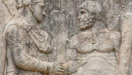 Nemrut Dağı’ndaki tokalaşma steli depremlerde ayakta kaldı