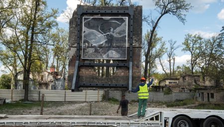 Banksy’nin Ukrayna’daki duvar resmi taşındı