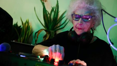 En yaşlı DJ Wirginia Szmyt’i anlatan film “Vika!”nın galası yapıldı