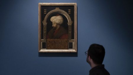Fatih’in Londra’da sergilenen ünlü portresinin üzerinde “Dünyanın Fatihi” yazıyor