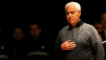 Türk halk müziği sanatçısı ve oyuncu Nuri Sesigüzel hayatını kaybetti